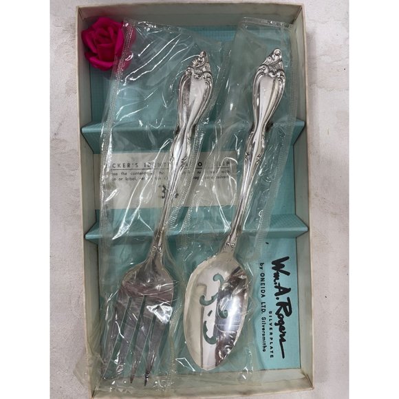 Oneida Wm. A Rogers Strathmore Vintage Serving Pieces Spoon & Fork 8" - Picture 7 of 8